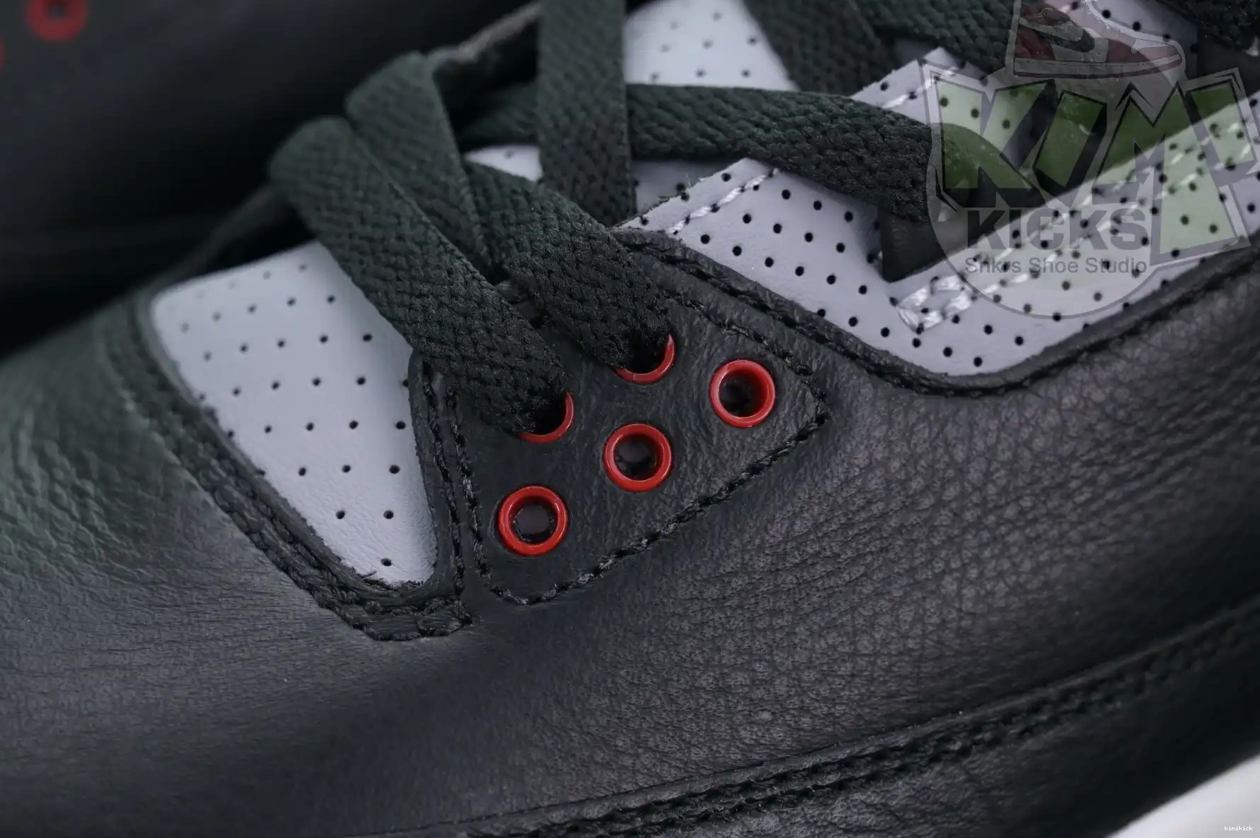 Reimagined” 3“Black Cement Jordan Air Kimikick 0421